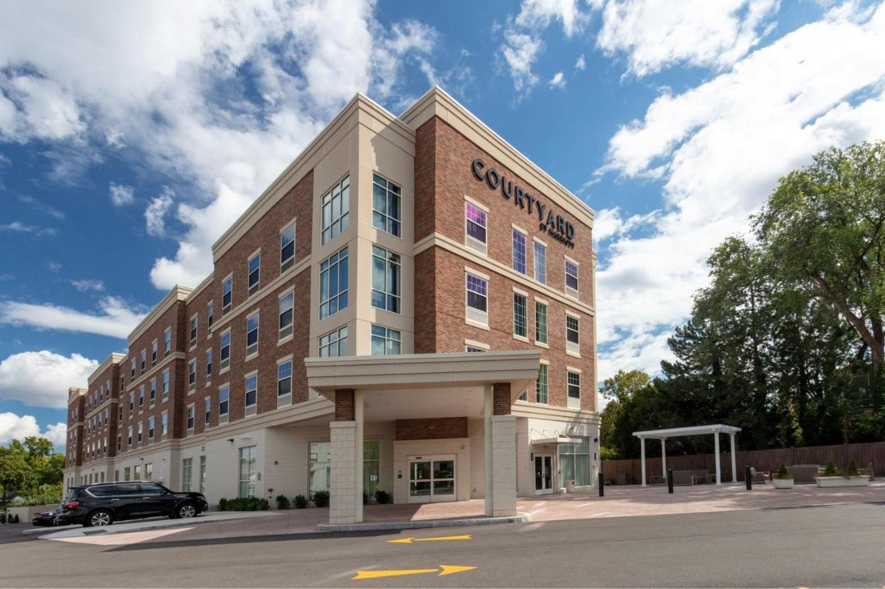 Courtyard Rochester Downtown Hotel Exterior photo